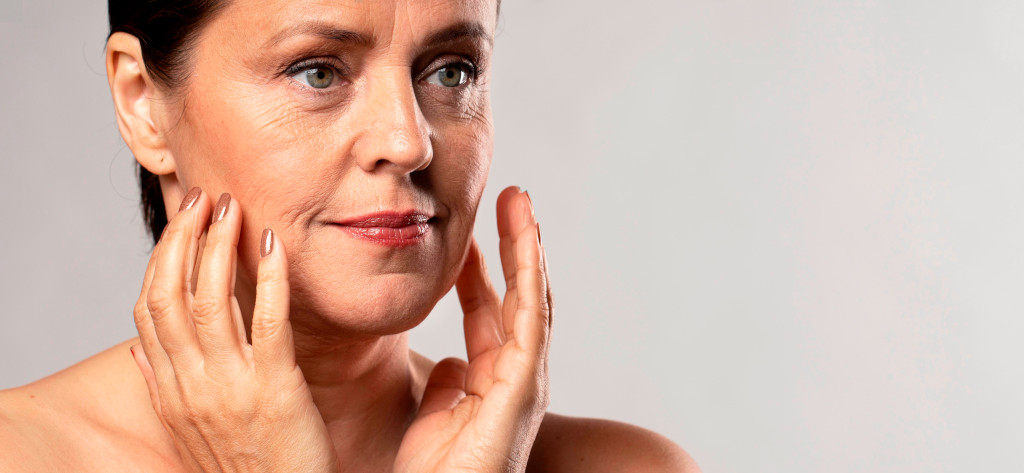 Hábitos que aceleram a perda do colágeno na pele